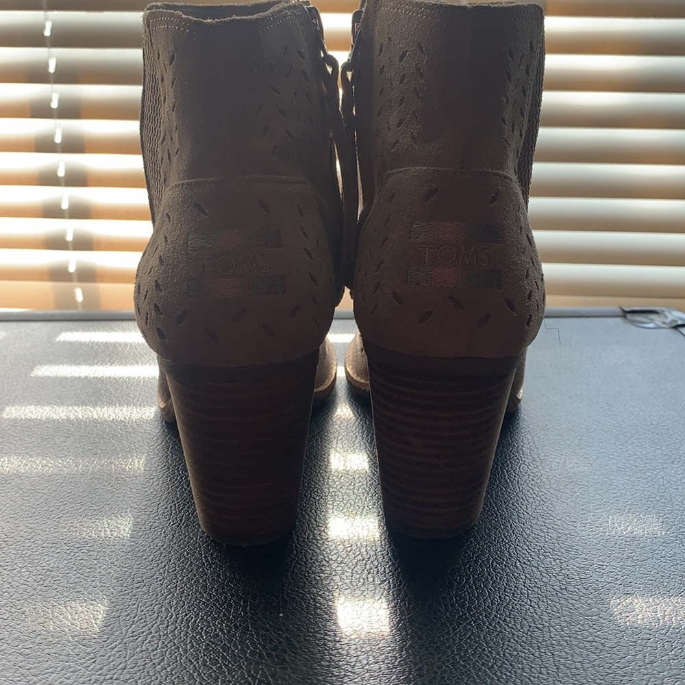 Boots - Picture 4 of 4